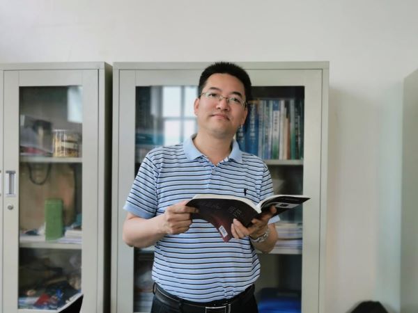 集团师德标兵李安：三尺讲台育桃李、一颗丹心铸师魂
